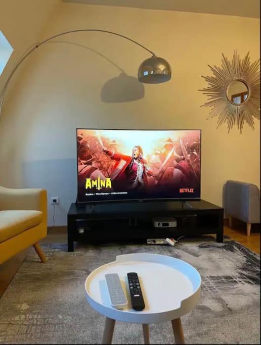Quiet And Spacious Near Champs Elysees Parigi