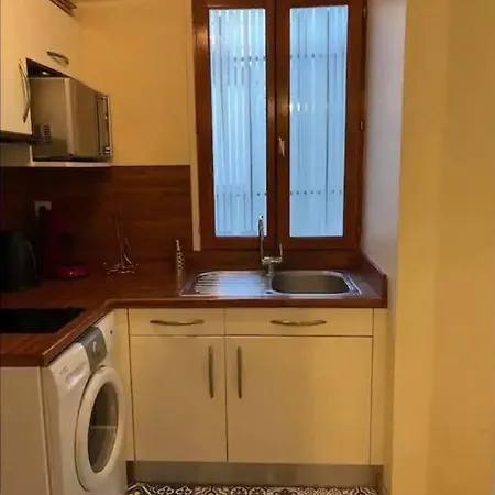Quiet And Spacious Near Champs Elysees * Parigi